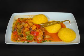 Saramură de pui cu mămăliguță