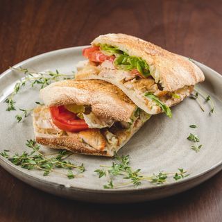 Domaći sendvič iz peći sa goveđom pršutom