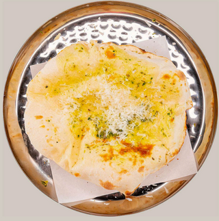 Pită cu ierburi, usturoi și parmezan