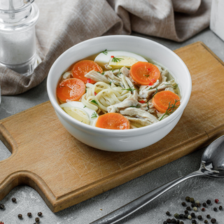 Бульйон з куркою та домашньою пастою (250 г)