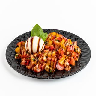 Burrata na pomidorach