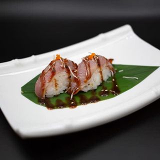 100  nigiri atun flameado (2pzs)