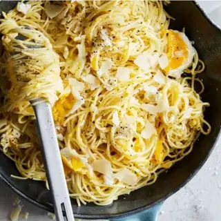 Spaghetti and fried eggs