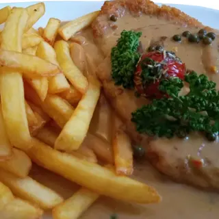 Escalope De Viena Con Salsa Y Crema