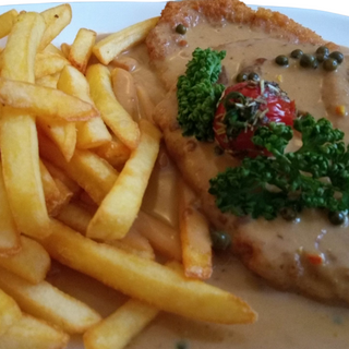 Escalope De Viena Con Salsa Y Crema