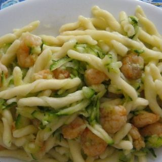 Strozzapreti con zucchine e gamberetti