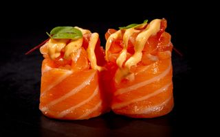 061 Gunkan spicy sake - 3 pezzi