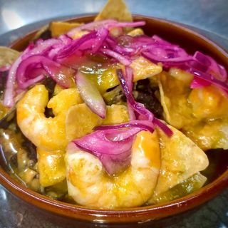 Nacho De Chilaquiles Verdes Con Gambas