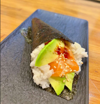 Temaki De Salmón Y Aguacate