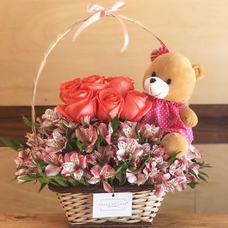 Cesta floral "Bienvenido al Mundo'