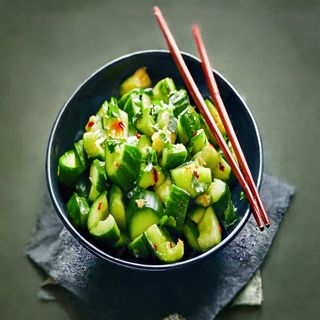 16.Салата от краставици по китайски - леко люта (300г)