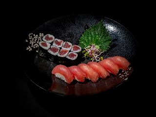 141. Bandeja Sushi Maguro (14 Uds.)