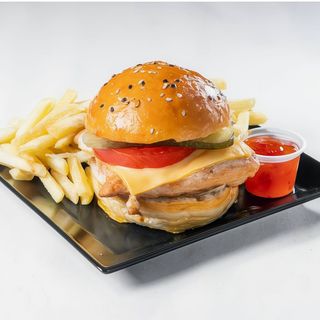Hambúrguer de Frango e Fritas