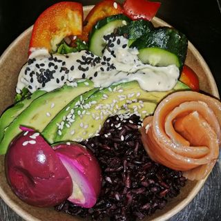 Поке - рис чорний, лосось, авокадо, овочі, яйце ( 250г)