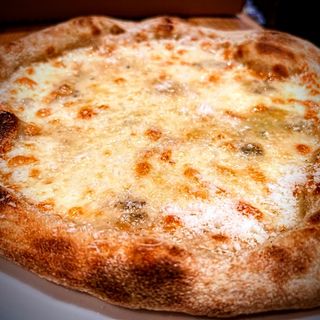 Pizza Cuatro Quesos (33 Cm.)