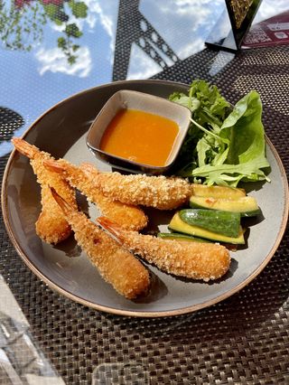 Хрусткі креветки з соусом манго-чилі