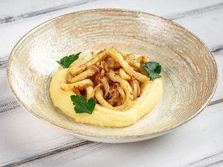 Піджарка з атлантичним кальмаром та картопляним пюре (180/150g)