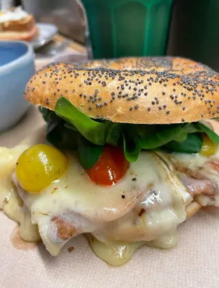 Bagel New Queen