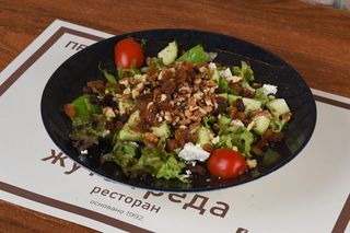 Salata sa kozjim sirom