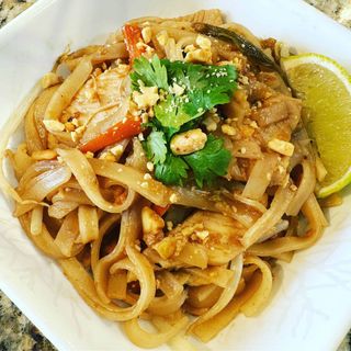 57   Phad thai con gamberi o manzo