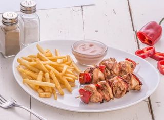 Frigărui de pui cu bacon