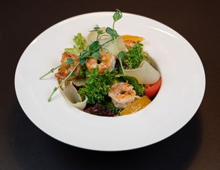 Салат з тигровими креветками і цитрусовим соусом (250 г.)