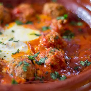 Tajine de viande hachée aux œufs 
