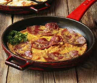 Ձվածեղ բաստուրմայով 