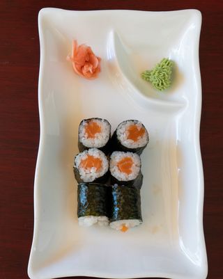 470. Maki de salmón ( 6 piezas)