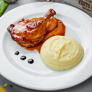 Качина ніжка з картопляним пюре (1шт/150 г)