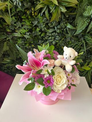 Нежна кутия с лилиум и зайче 044