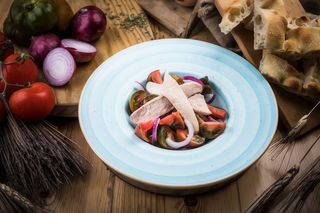 Ensalada de tomate con ventresca