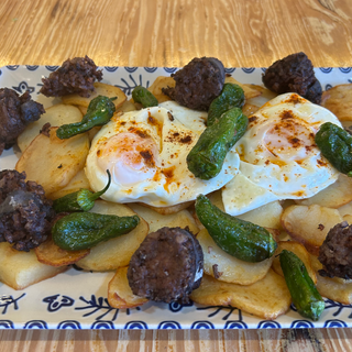Huevos Rotos Con Morcilla