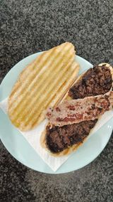 1/2 Bocadillo Caliente Blanco Y Negro