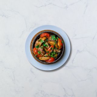 ოჯახური ღორის ხორცით დიდი