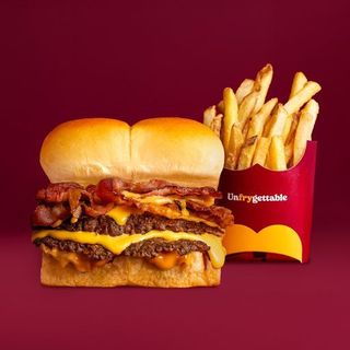 Bacon cheese + Original Fries.