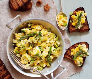 Revuelto de Espargos Verdes e Presunto