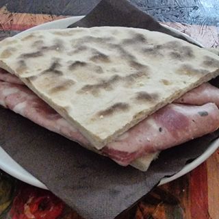 Crescia mortadella cinghiale e tartufo