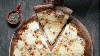 4 ყველის პიცა