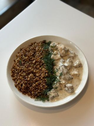 Бефстроганов из курицы  + гарнир на выбор