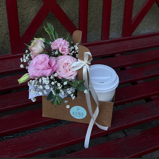 ყვავილები და ყავა