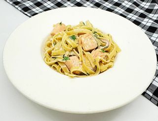 Fettucine Panna E Salmone