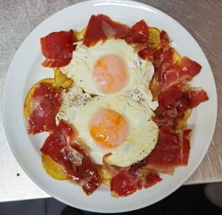 Huevos Rotos Con Jamón (Plato Entero)