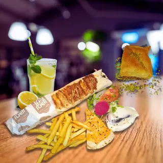 Sandwich Viande Hachée Libanaise + Dessert + Limonade Libanaise