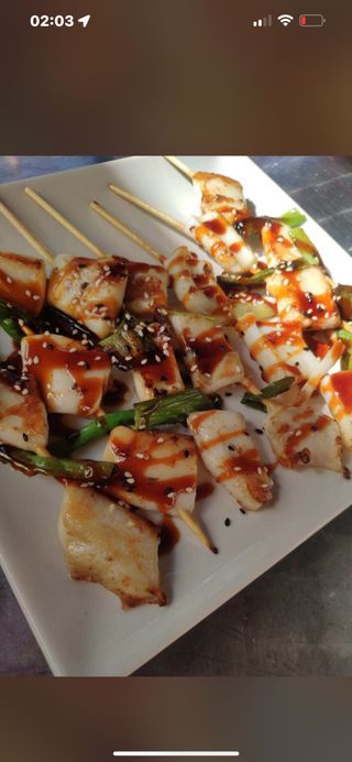 E24. Pinchos De Sepia (2 Pzs.)