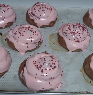 Синабон з вишнею