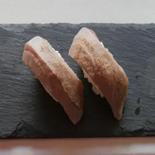 TATAKI TUNA (2 Pzs.)