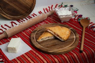 Langos cu sunca si cascaval