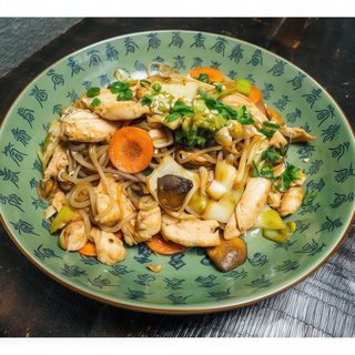 PAD THAI CON VERDURAS Y POLLO