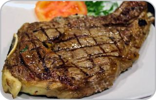 Costeleta Grelhada com Batatas Fritas